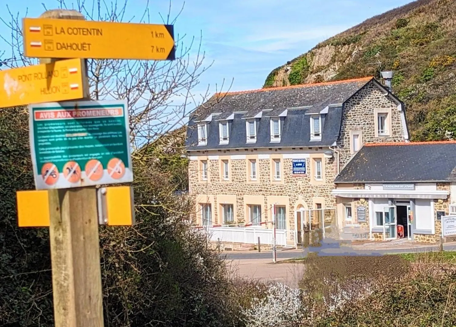 Appart' Avec Grande Terrasse Vue Mer -50M Plage Et Du Sentier De Randonnee Planguenoual 0*,  Francia
