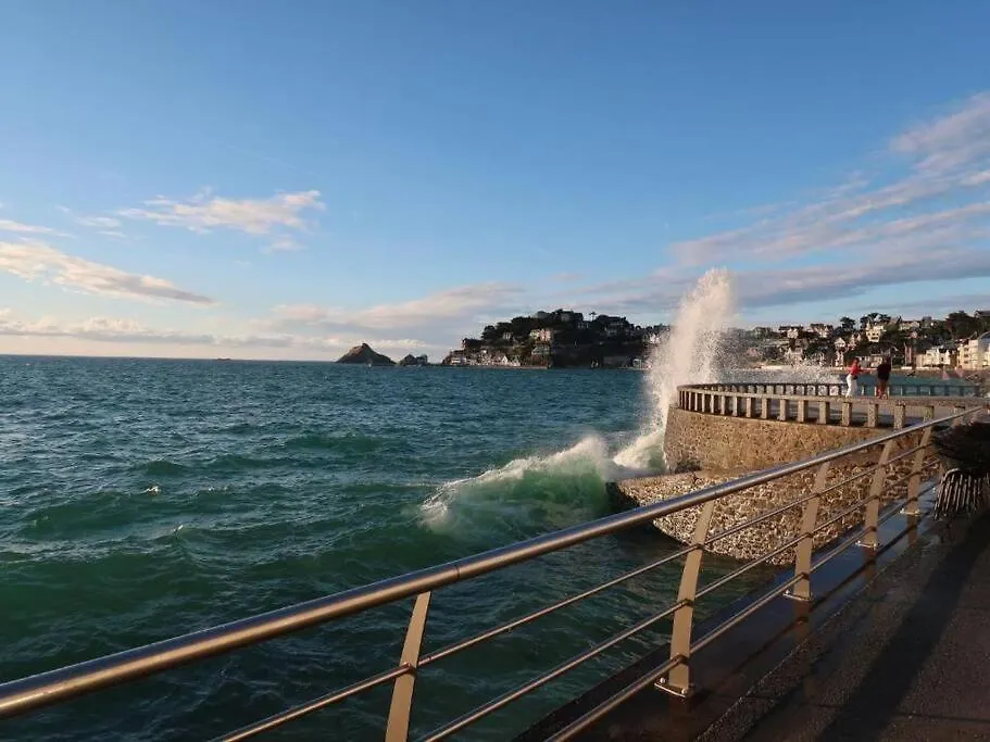 Appart' Avec Grande Terrasse Vue Mer -50M Plage Et Du Sentier De Randonnee Planguenoual Apartamento